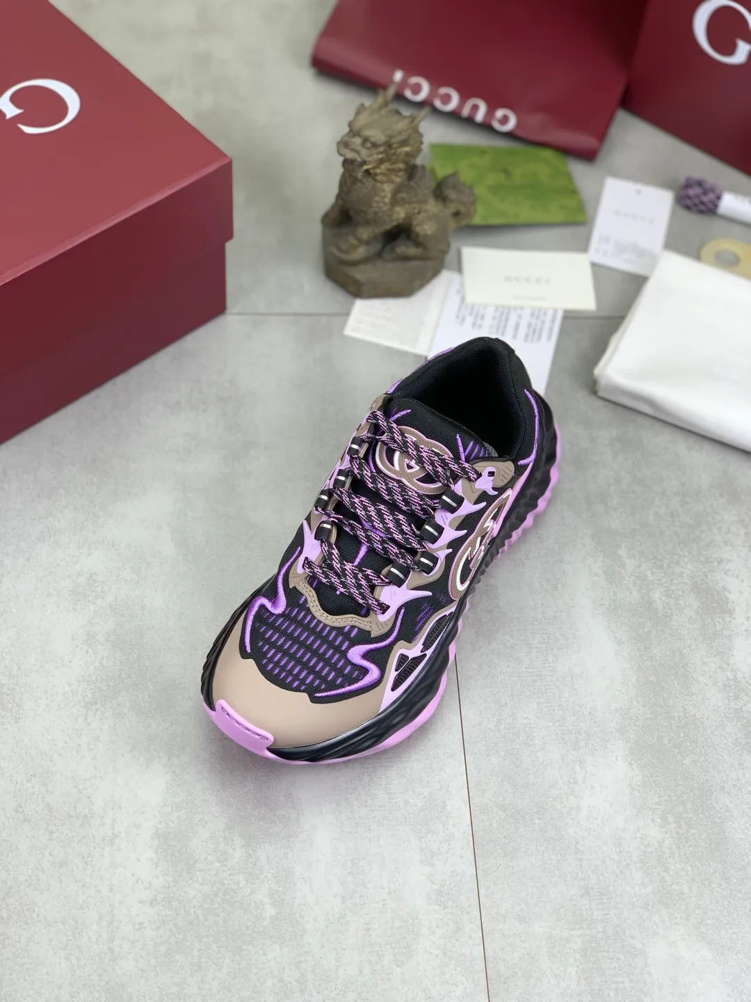 Men's shoes 💰P800 New model 💰Latest model💎💎💎GUCCI Italian Gucci dad shoes Top version 🔜Original quality🔜Purchasing level After many years of accumulation of dad shoes, it took more than 3 months of research and development to disassemble the original version, and finally it is available! The goods are worth looking forward to! 👫 style for couples 🔜Versatile in all seasons🔜 Fashion🔜 Personality 🔜Distinctive Outsole: The latest original developed TPU Upper: Imported original material🐮 Lining: Original A-grade mixed sheepskin🐮 Foot pads: Original A-grade imported cowhide 💯Counter genuine full set of packaging Midsole Latex pad with LOGO, Lasting, oil edge, air pressure coding process, support NFC anti-counterfeiting chip detection! Size: women’s code 35-40, men’s code 39-44 (women’s 34 41, men’s 38 45 46 customized)
